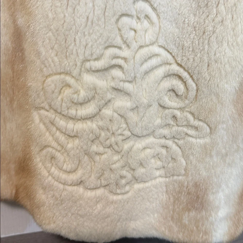 Luxurious Elegant Cream 100% Real mink Fur Coat - Picture 11 of 13